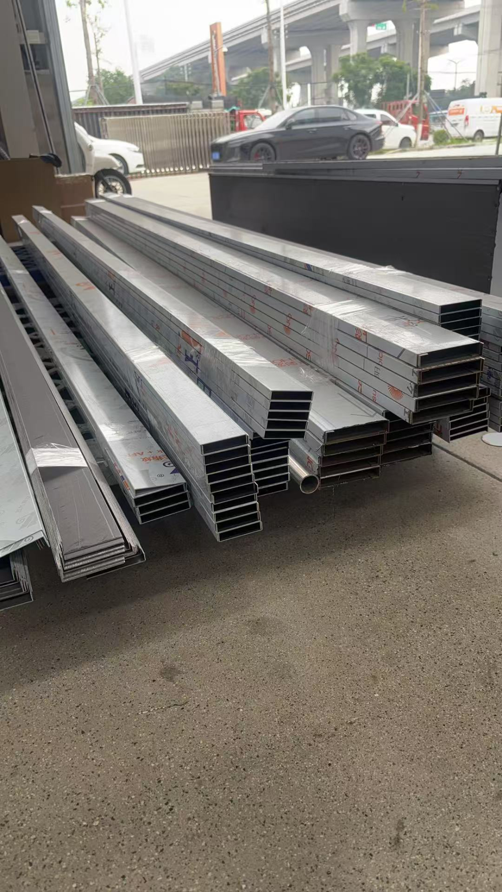 不锈钢踢脚线.jpg